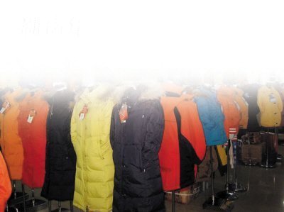 羽絨制品濫&ldquo;羽&rdquo;充數(shù)貓膩不少 巨大差價讓人暈-大連你好-大連新青年網(wǎng)